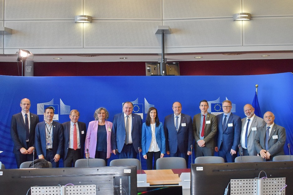 vizita reprezentanților universității europene de tehnologie eut+ la parlamentul european