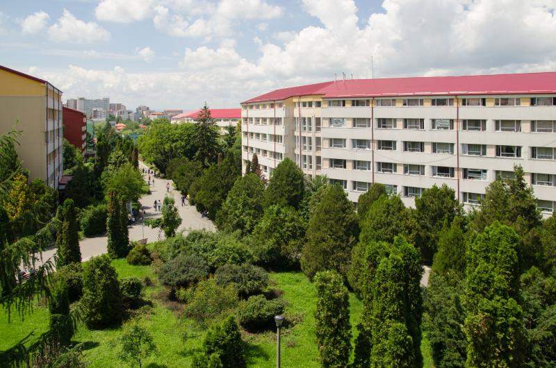 Campus și Facilități