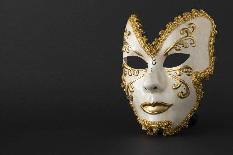 theater-mask-with-dark-background-still-life