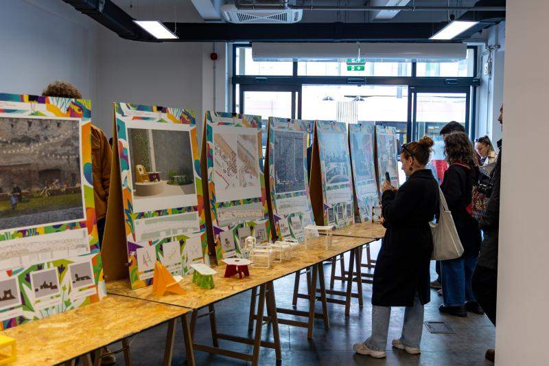 Expoziția „Strada Potaissa” la HUB UTCN – proiecte studențești pentru identitatea spațială a festivalului Piața de flori altfel