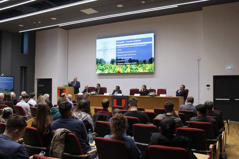 Conferința Advanced Power Systems (APS) 2026 – Smart, Sustainable and Secure Energy Solutions a reunit specialiști de prestigiu din domeniul energetic la UTCN