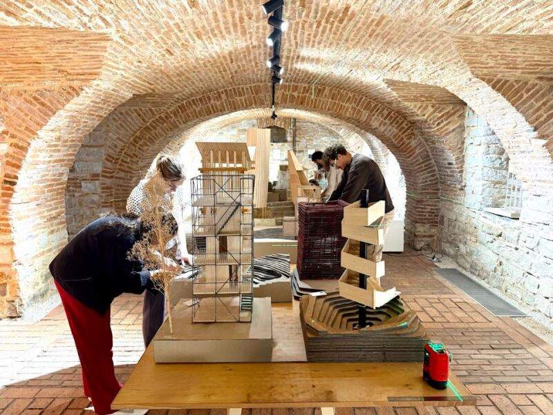 Vernisajul expoziției „Turnul de semnalizare. Refugiu pe traseul Limesului Dacic” organizat de Atelierul anului 2 al Facultății de Arhitectură și Urbanism