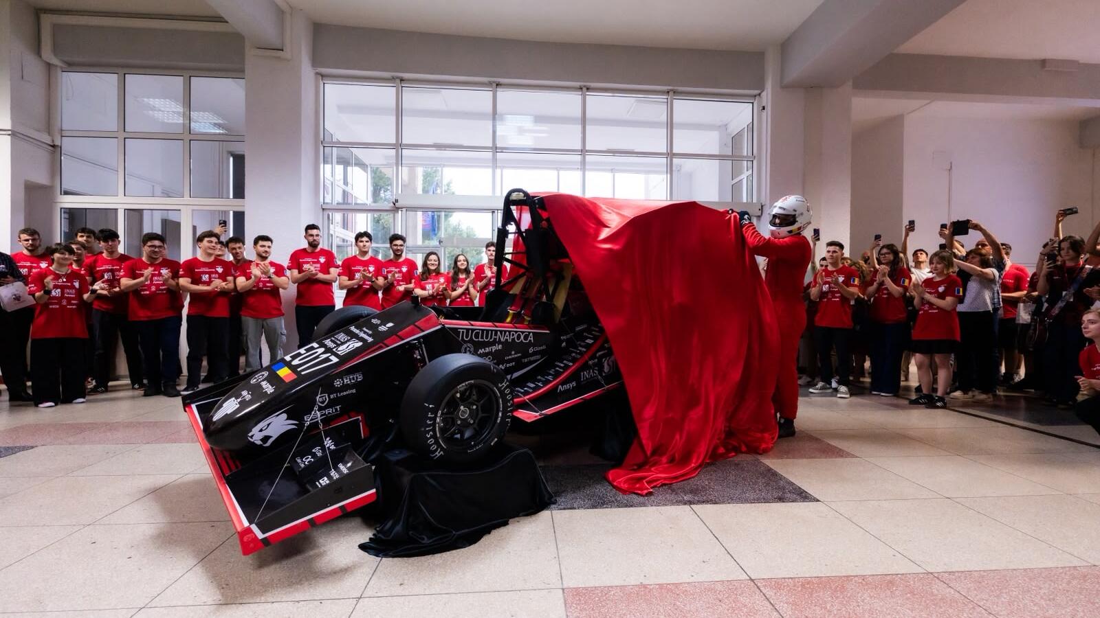 Echipa de Formula Student a UTCN a lansat oficial noul monopost electric care va reprezenta universitatea la competițiile europene din 2026 