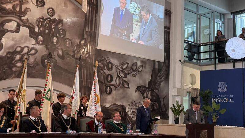speech-prof-grozav-dhc